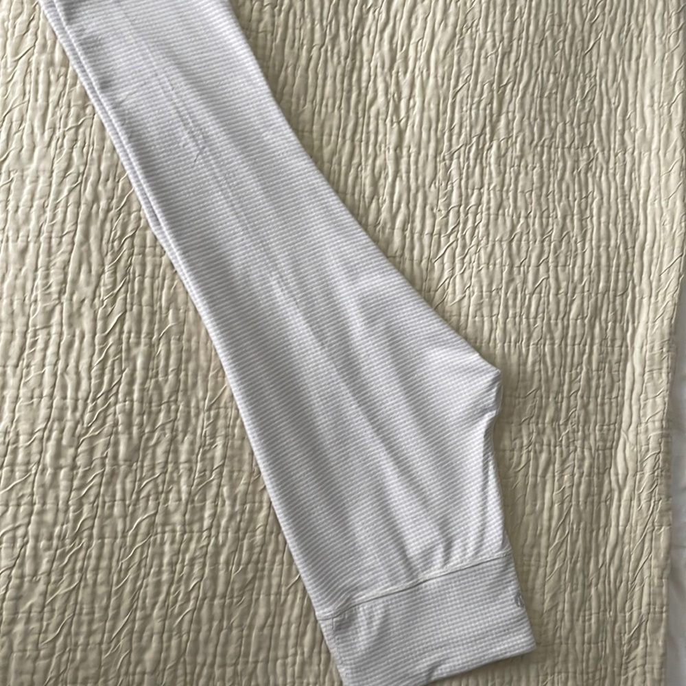 Lululemon leggings waffle pattern in beige and white
